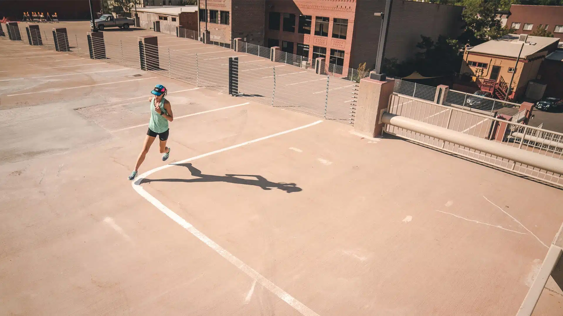 Running laps on the asphalt - Running training schedule - RunX